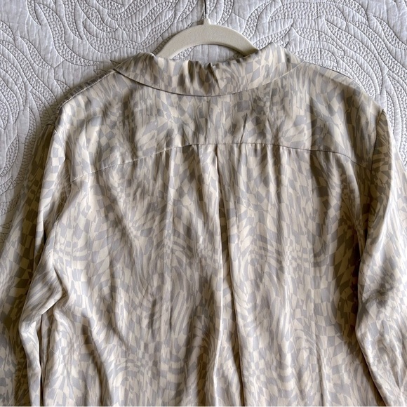 NWT - Free People Beatrice Top in Silver Combo - Picture 11 of 12